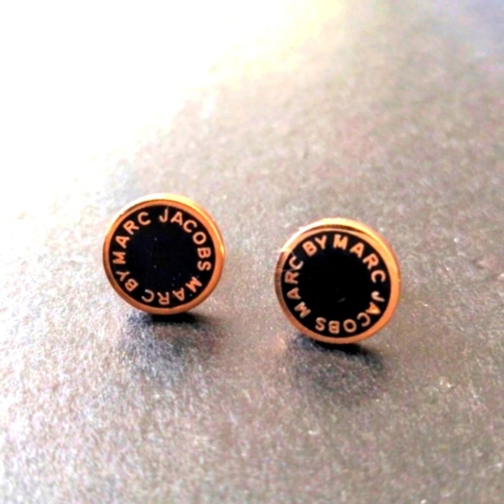 Designer Marc by Marc Jacobs stud earrings rose gold color sleek classy